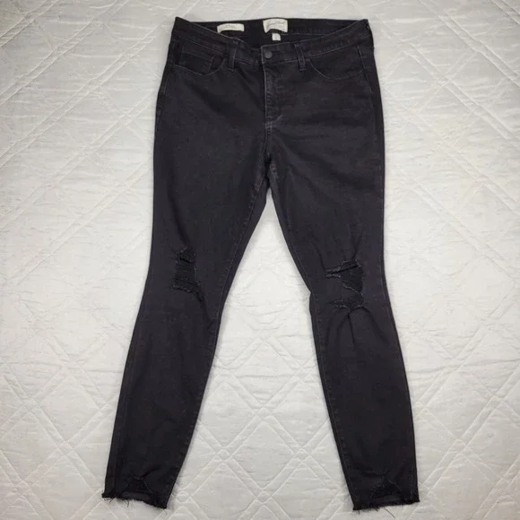 Universal Thread Mid Rise Skinny black distressed jeans size 12/31R - Picture 1 of 8